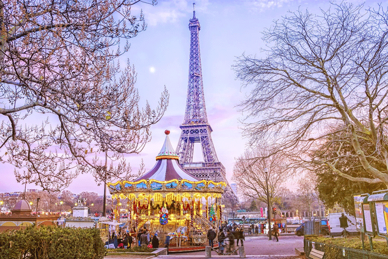 Paris gây ấn tượng với đèn điện và đền đài