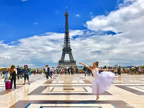Quảng trường dưới chân tháp Eiffel, Paris, Pháp