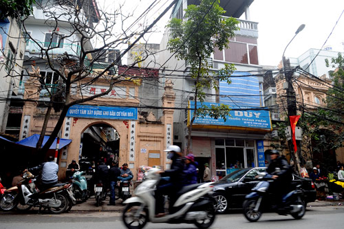 Thụy Khu&ecirc; - con phố c&oacute; nhiều cổng l&agrave;ng nhất H&agrave; Nội