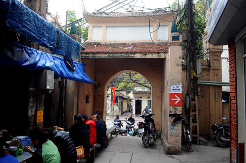 Thụy Khu&ecirc; - con phố c&oacute; nhiều cổng l&agrave;ng nhất H&agrave; Nội