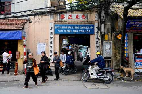 Thụy Khu&ecirc; - con phố c&oacute; nhiều cổng l&agrave;ng nhất H&agrave; Nội