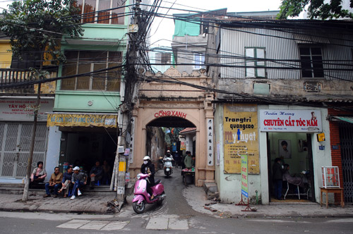 Thụy Khu&ecirc; - con phố c&oacute; nhiều cổng l&agrave;ng nhất H&agrave; Nội