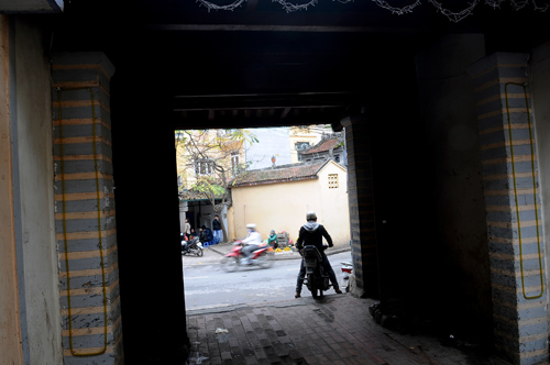 Thụy Khu&ecirc; - con phố c&oacute; nhiều cổng l&agrave;ng nhất H&agrave; Nội