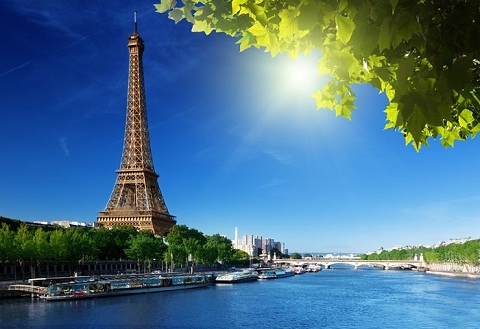 Tháp Eiffel bên dòng sông Seine