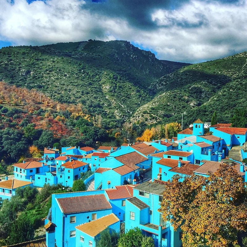 thị trấn màu xanh da trời tại Tây Ban Nha