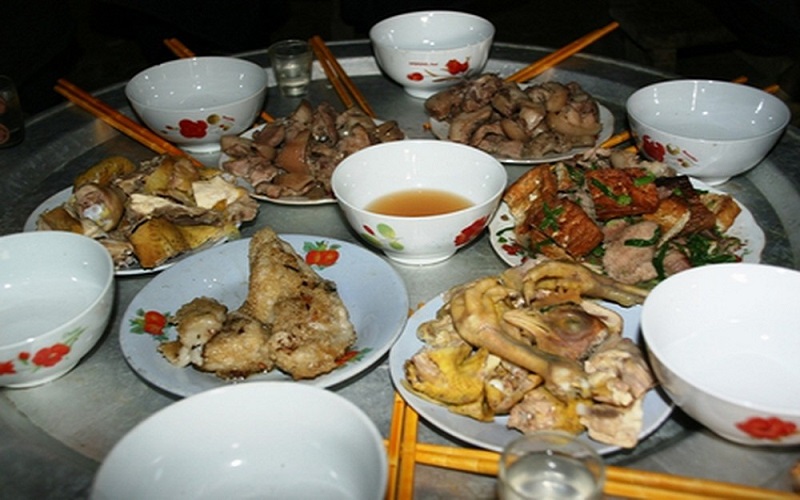 Bữa cơm gia đình người Mông