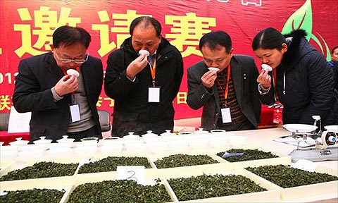 Đặc sắc phong tục đấu tr&agrave; của người Hoa