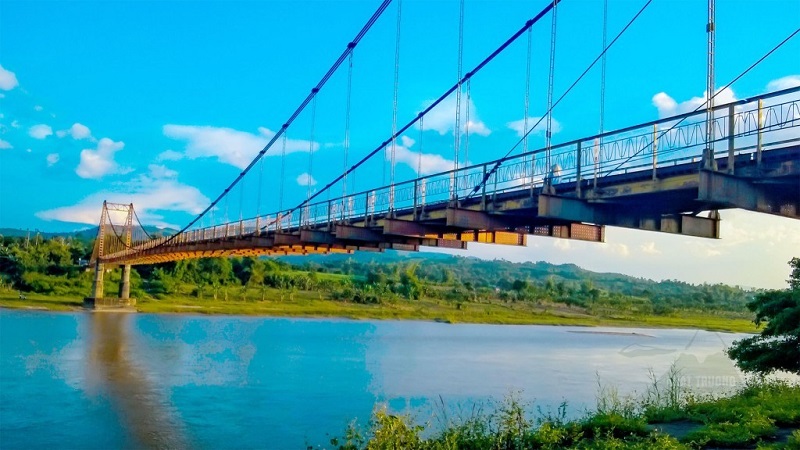 Trải nghiệm đi trên cầu dây văng khi tới thăm Măng Đen