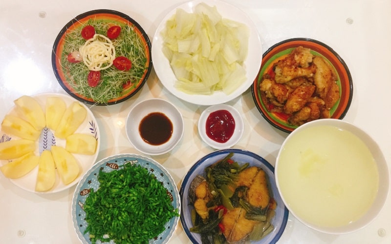 Người Việt ứng xử tinh tế như thế nào trong bữa cơm