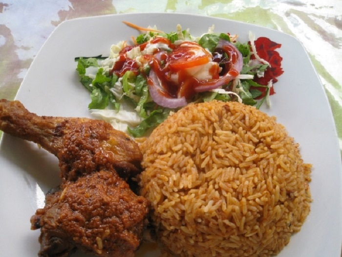 Cơm Jollof và súp egusi tại Nigeria Cơm Jollof và súp egusi tại Nigeria