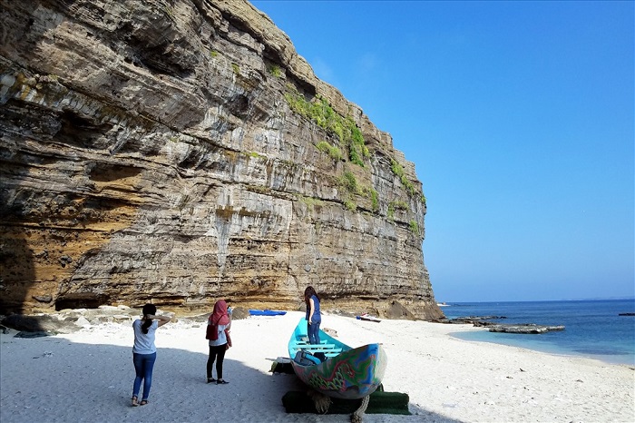 Hang Câu trên đảo Lý Sơn