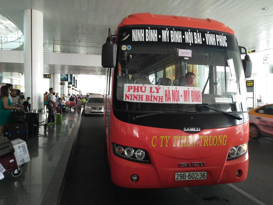 Xe khách là một loại phương tiện phổ biến để di chuyển từ Hà Nội đến Ninh Bình