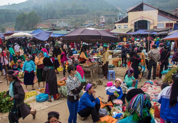 Market in Quyet Tien commune