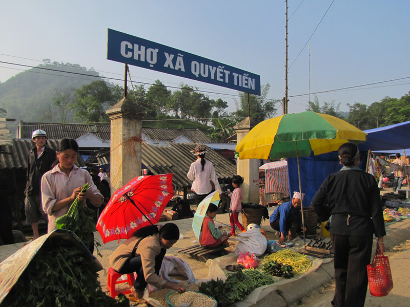 Chợ phiên Quyết Tiến