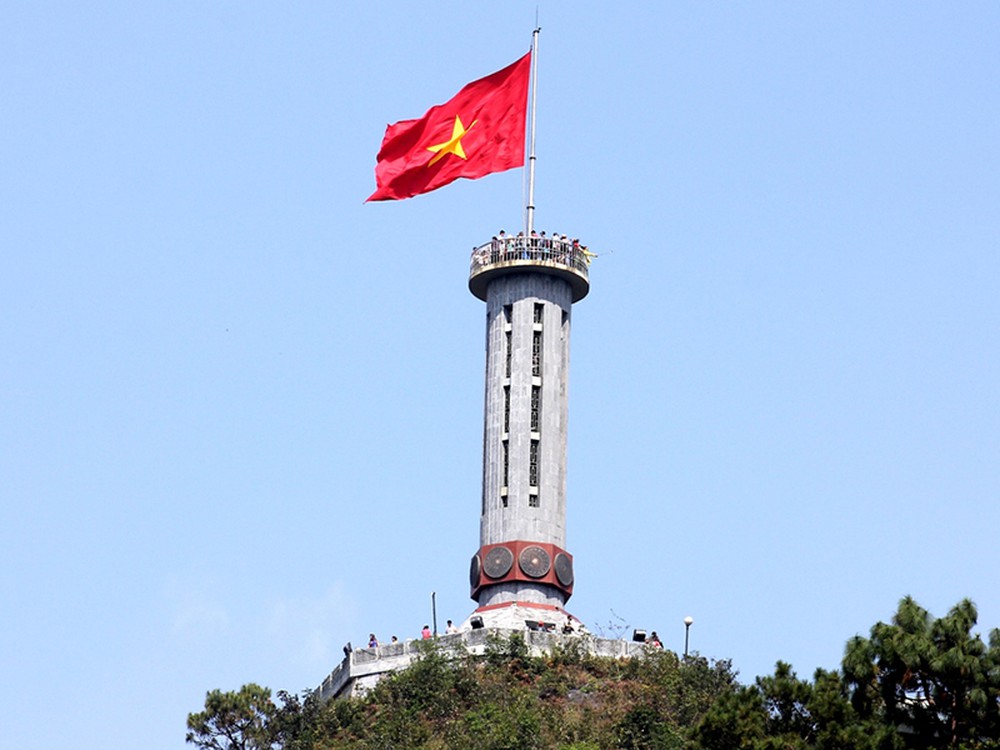 Chinh phục cột cờ Lũng Cú
