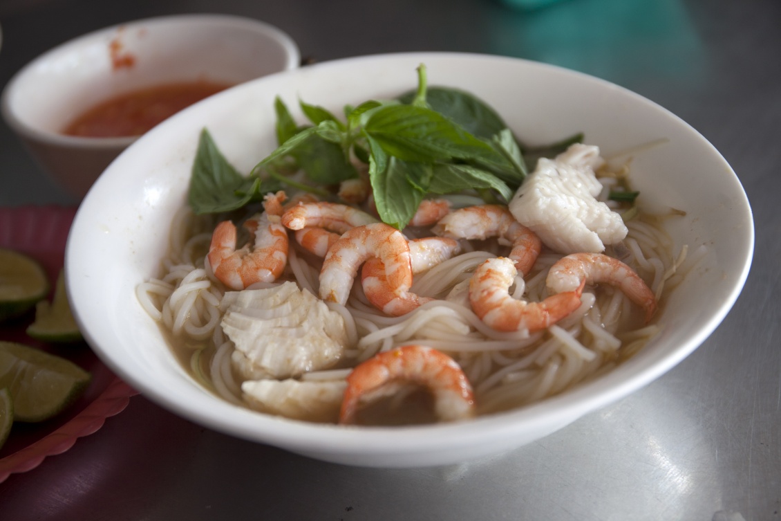 Bát bún nước lèo thơm ngon hấp dẫn