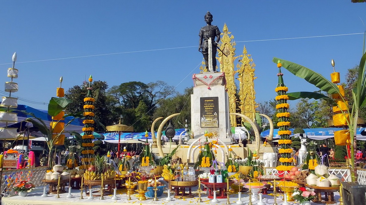 Đài tưởng niệm vua Mengrai