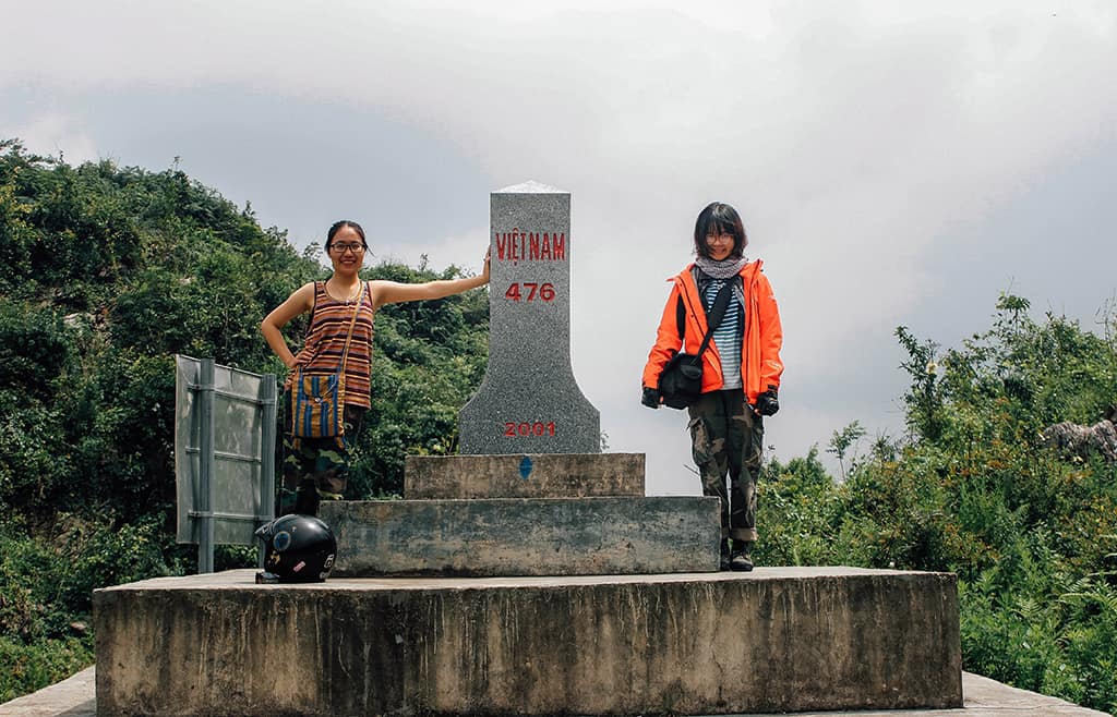 Border landmark at the border gate of Pam Sun