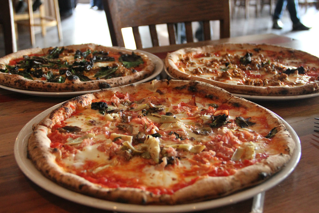 Pizza là món ăn bạn không nên bỏ qua khi đến Milan