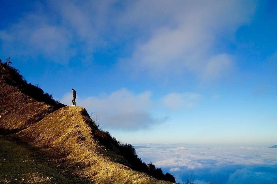 Tay Con Linh Mountain