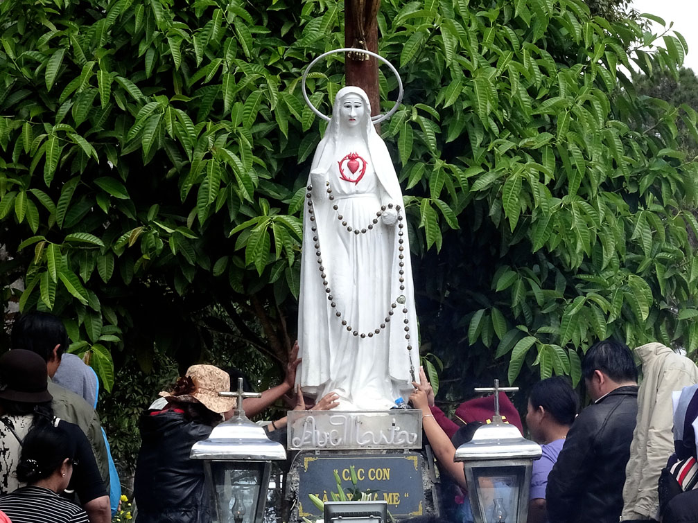Tượng Đức Mẹ Fatima tại Măng Đen
