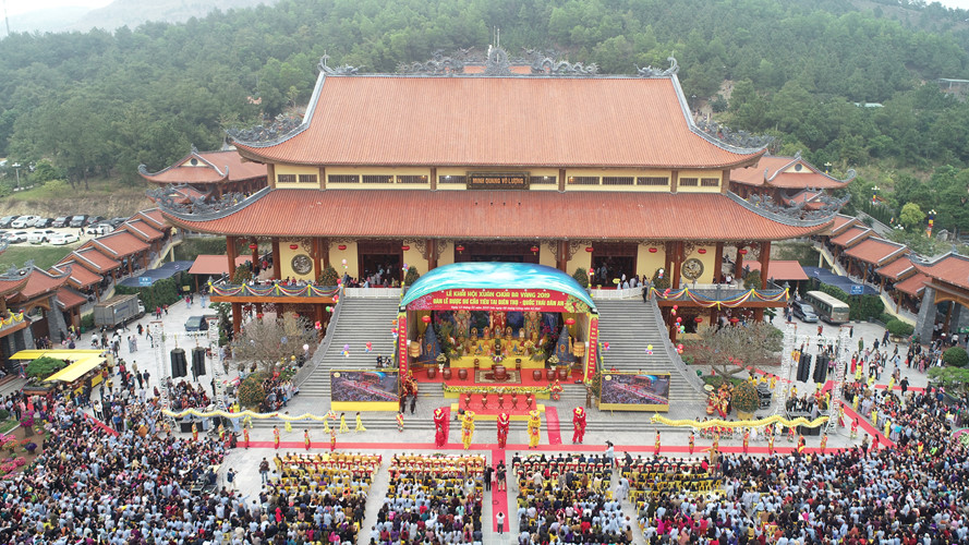 kinh nghiệm du lịch chùa Ba Vàng