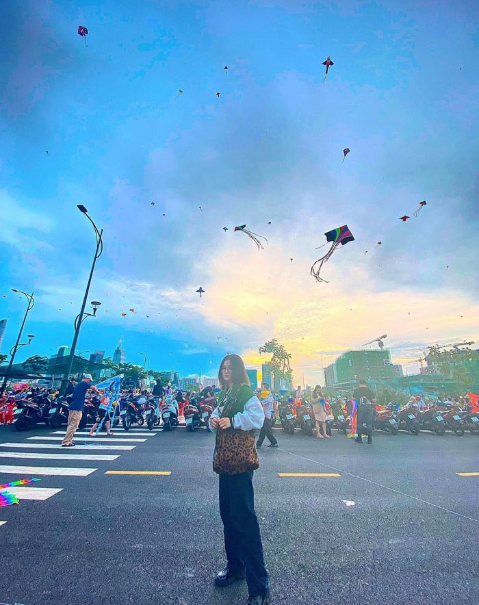 Thả diều nóc hầm thủ thiêm 