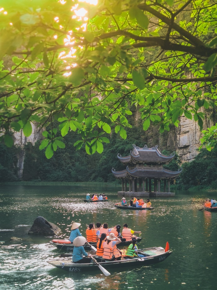 Giá vé các điểm du lịch Ninh Bình mới nhất không thể bỏ qua di sản Tràng An