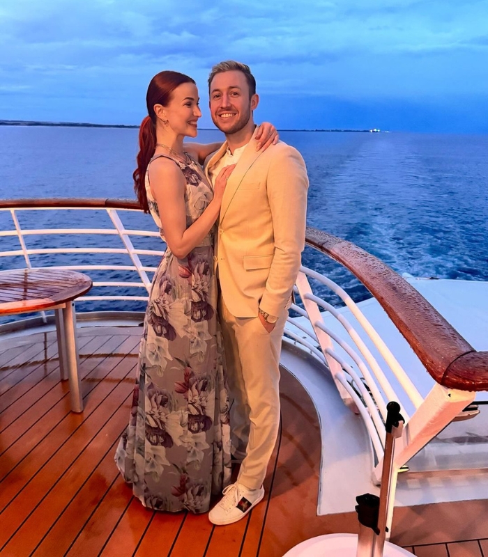 Du lịch Indonesia - Bạn có thể thuê du thuyền đi dạo và ngắm cảnh Indonesia