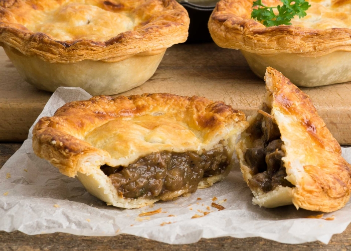 Du lịch New Zealand - Meat pies món ăn đường phố nổi tiếng tại New Zealand