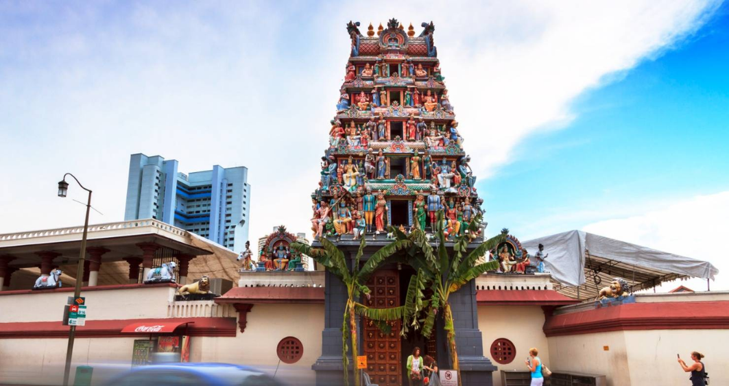Đền Sri Mariamman nổi bật với các tác phẩm điêu khắc của các vị thần và sinh vật thần thoại Đền Sri Mariamman nổi bật với các tác phẩm điêu khắc của các vị thần và sinh vật thần thoại