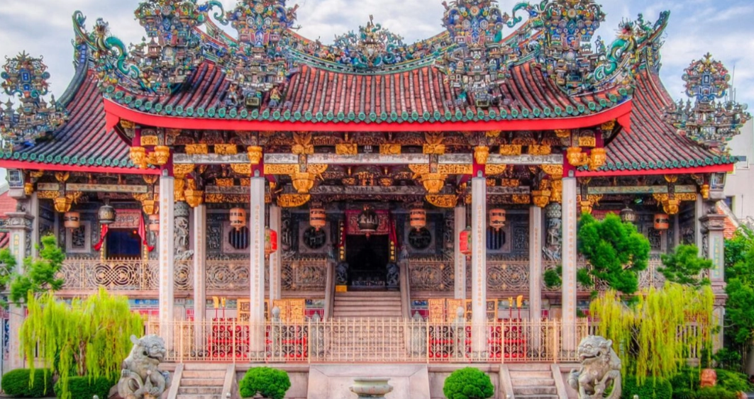 Khoo Kongsi là hội quán Trung Hoa được xây dựng từ gia tộc Khoo Kongsi là hội quán Trung Hoa được xây dựng từ gia tộc