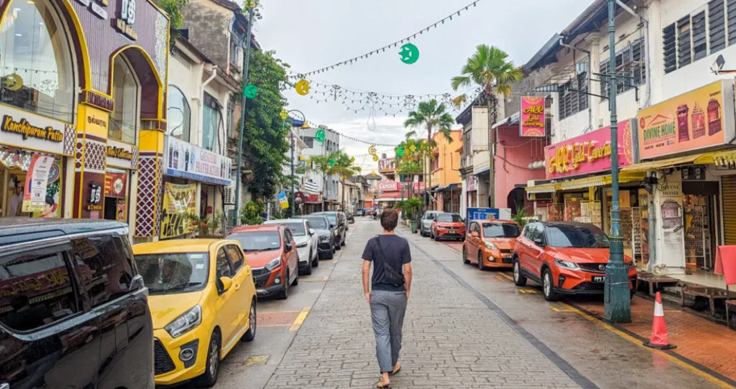 Đừng quên mang kem chống nắng khi di chuyển ngoài trời. Đừng quên mang kem chống nắng khi di chuyển ngoài trời.
