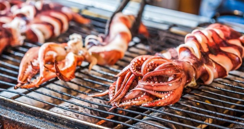 Mực nướng đường phố hấp dẫn tại Johor Bahru Mực nướng đường phố hấp dẫn tại Johor Bahru