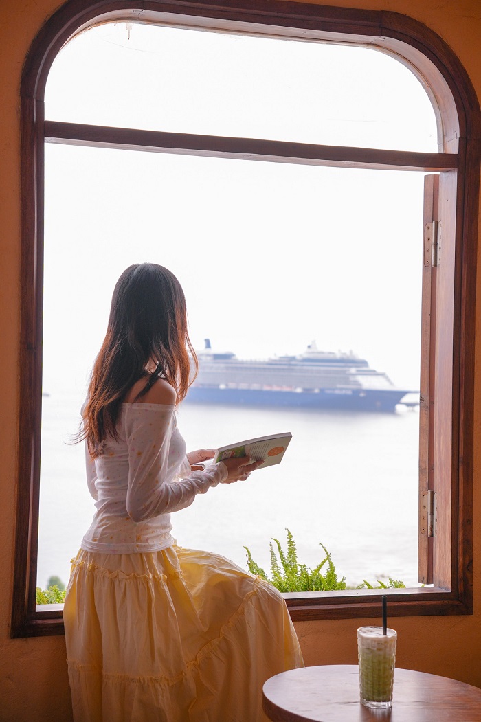 lịch trình đi Hạ Long 2 ngày 1 đêm dịp Tết có nhiều quán cà phê trang trí đẹp, view xịn