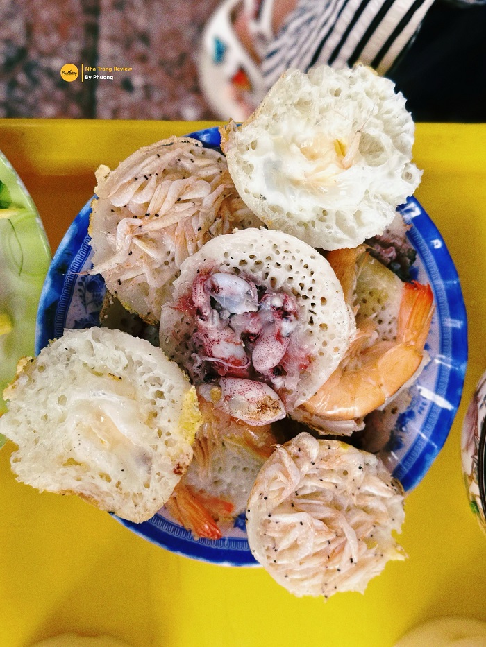 Quán bánh căn ngon ở Nha Trang này đã tồn tại hàng chục năm