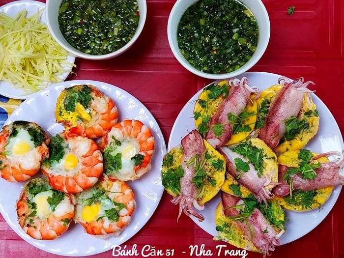 Quán bánh căn ngon ở Nha Trang nóng hổi, giòn rụm