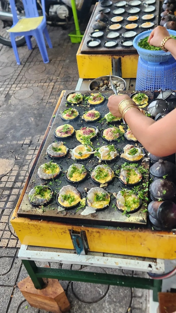 Tìm quán bánh căn ngon ở Nha Trang chớ bỏ qua con đường Trần Quý Cáp