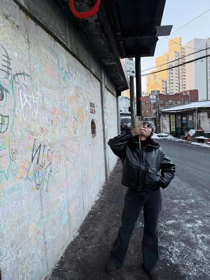 Anh Tú tiếp tục ghi điểm với gu thời trang lịch lãm, tối giản nhưng tinh tế. Ảnh: Instagram nhân vật