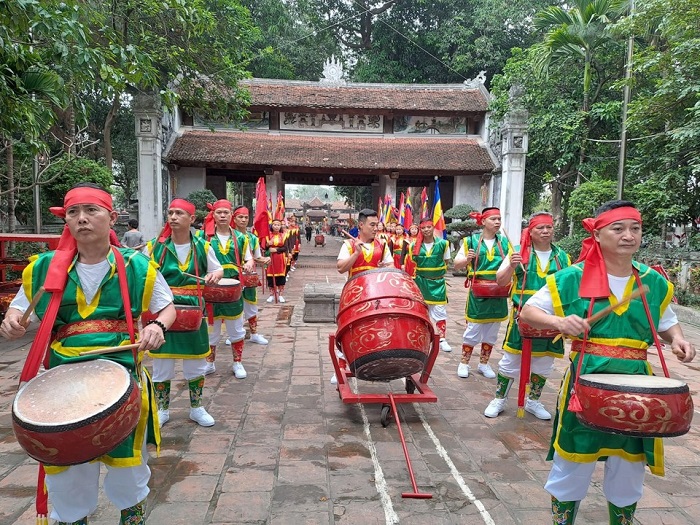 Lễ hội chùa Láng Hà Nội thu hút rất đông người tham gia