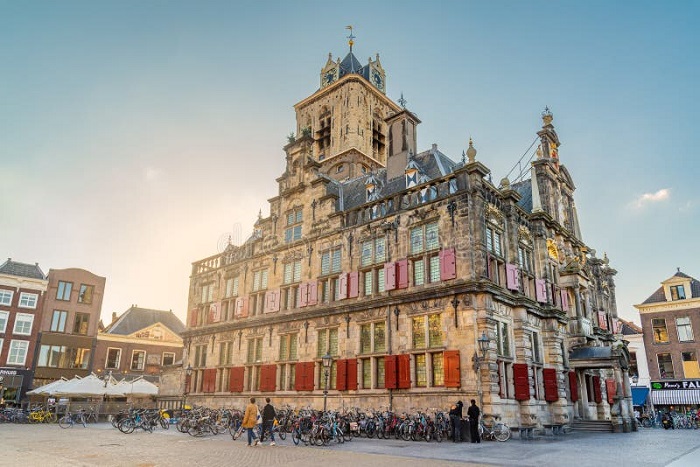 Đến với tà thị sảnh Delft, du khách tưởng chừng như xuyên không về thời Phục Hưng của nhiều thế kỷ trước.