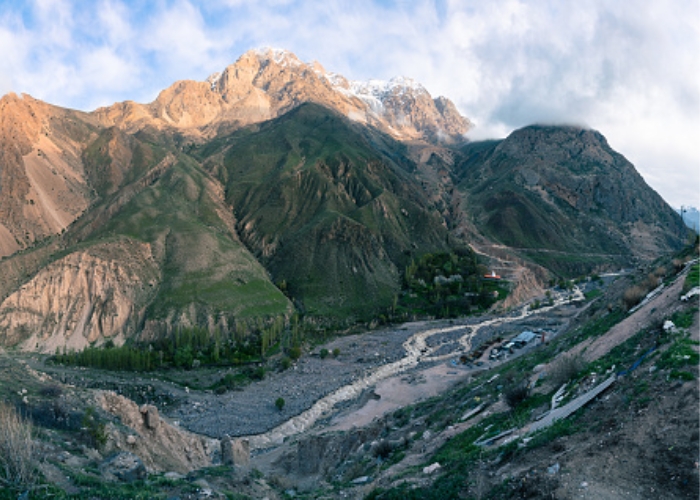 Du lịch Iran - Khung cảnh dãy núi Alborz hùng vĩ