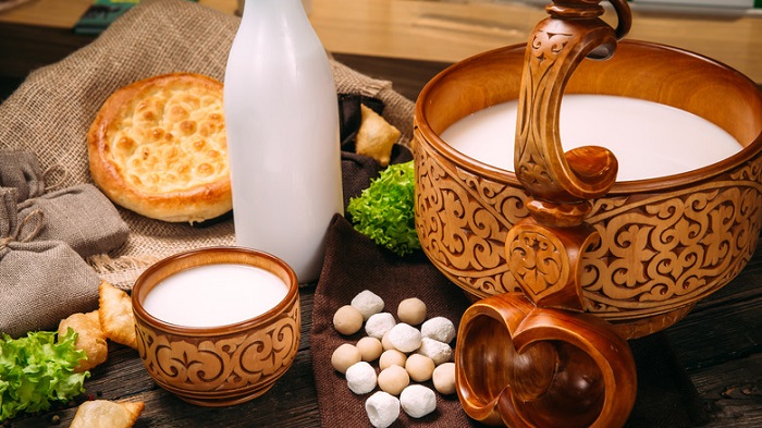 Airag hay còn gọi là rượu sữa ngựa của Mông Cổ là thức uống rất được yêu thích ở vùng thảo nguyên bao la.