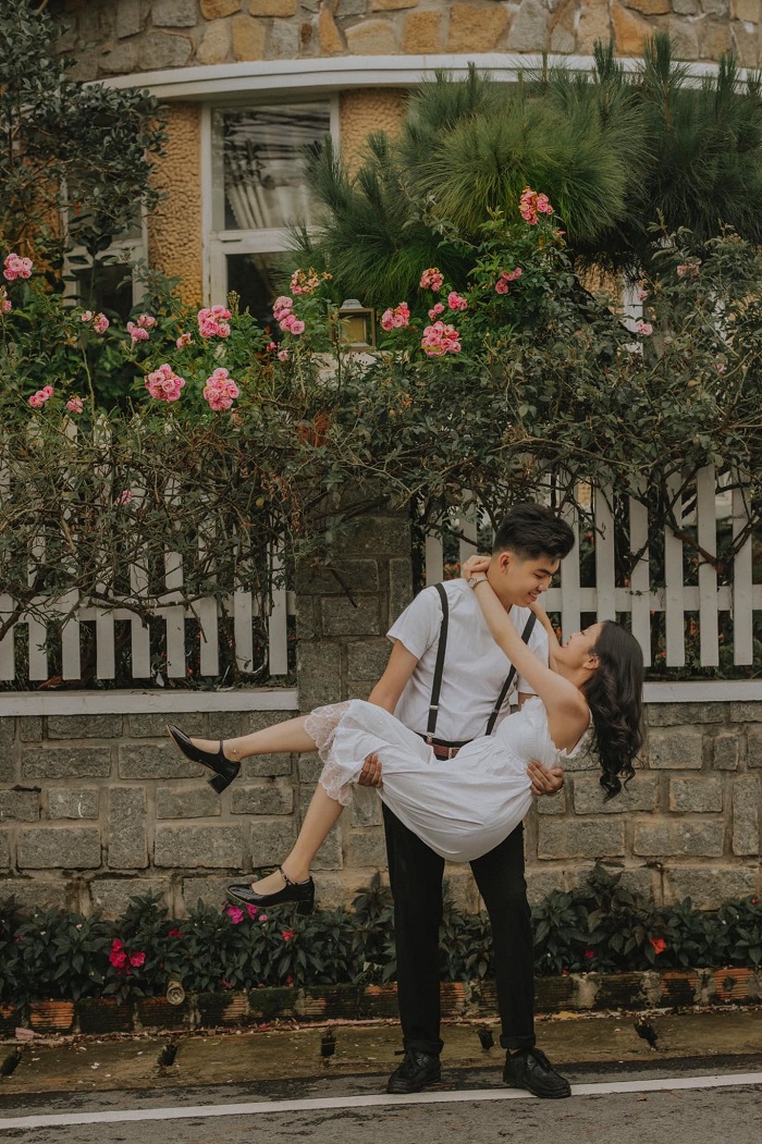 Kinh nghiệm mua sắm tại chợ đêm Đà Lạt tới ngay biệt thự hoa hồng 