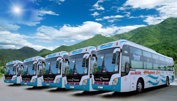 Di chuyển đến các điểm tham quan tại Châu Đốc bằng xe khách