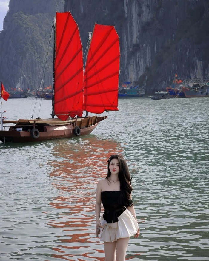 Bạn có thể di chuyển cực thuận tiện tới vị trí cánh buồm đỏ Hạ Long
