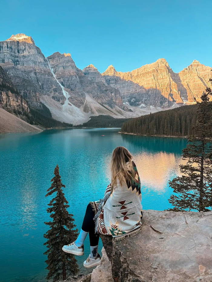 Thời điểm ghé thăm hồ Moraine Canada lý tưởng là tháng 6 - tháng 9