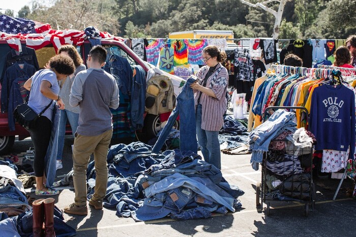 Các khu chợ nổi tiếng ở Mỹ - Chợ Rose Bowl Flea – Pasadena