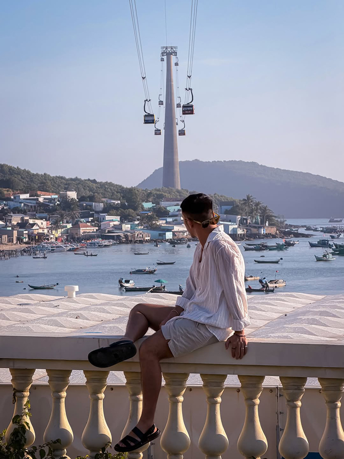 Chụp ảnh check-in bãi biển & cáp treo trong kinh nghiệm du lịch nam đảo phú quốc