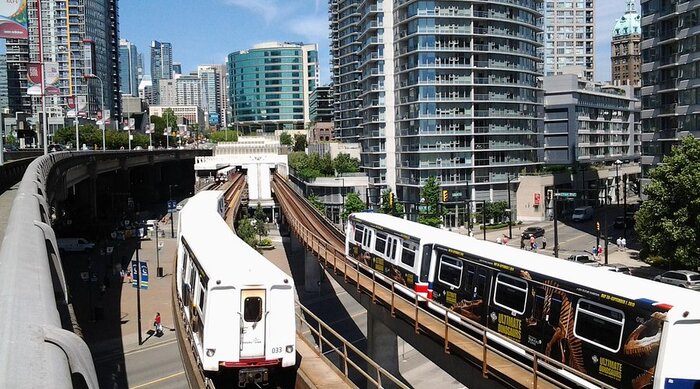 Kinh nghiệm du lịch Vancouver Canada - di chuyển bằng Sky Train